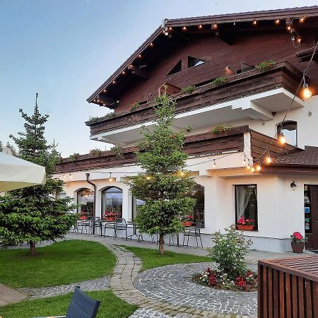 Pensiune & Restaurant Victoria Păltiniş エクステリア 写真