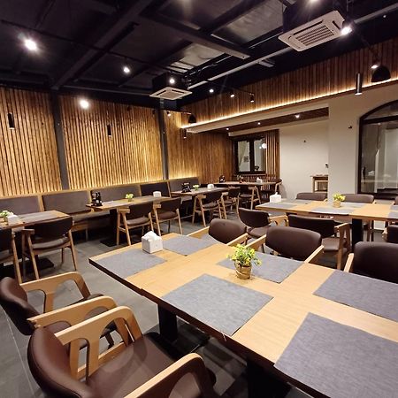 Pensiune & Restaurant Victoria Păltiniş エクステリア 写真