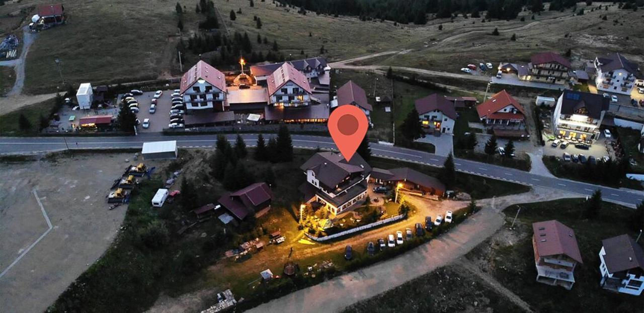 Pensiune & Restaurant Victoria Păltiniş エクステリア 写真