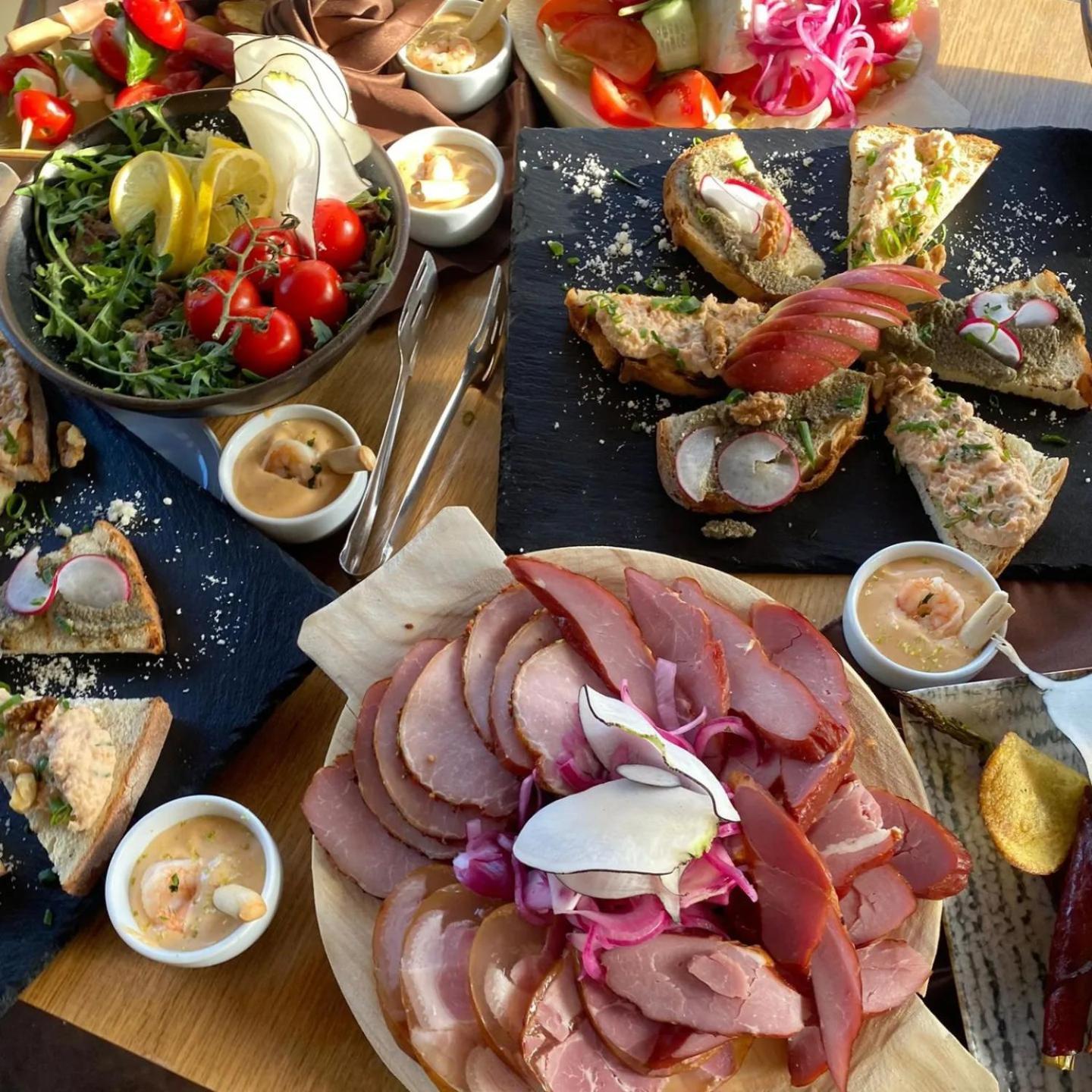Pensiune & Restaurant Victoria Păltiniş エクステリア 写真